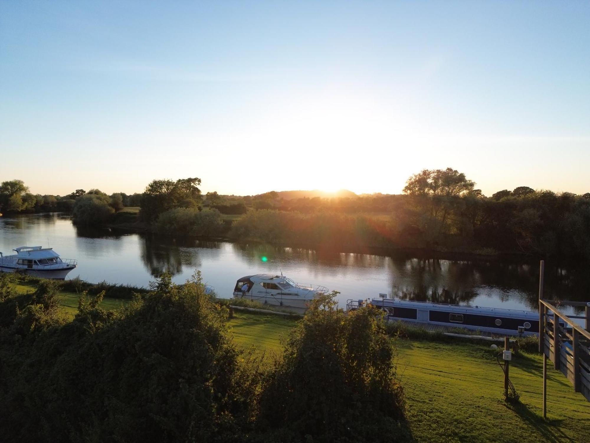 Severnside Boat And Caravan Park Gloucestershire - Caravan 1 Deerhurst Экстерьер фото