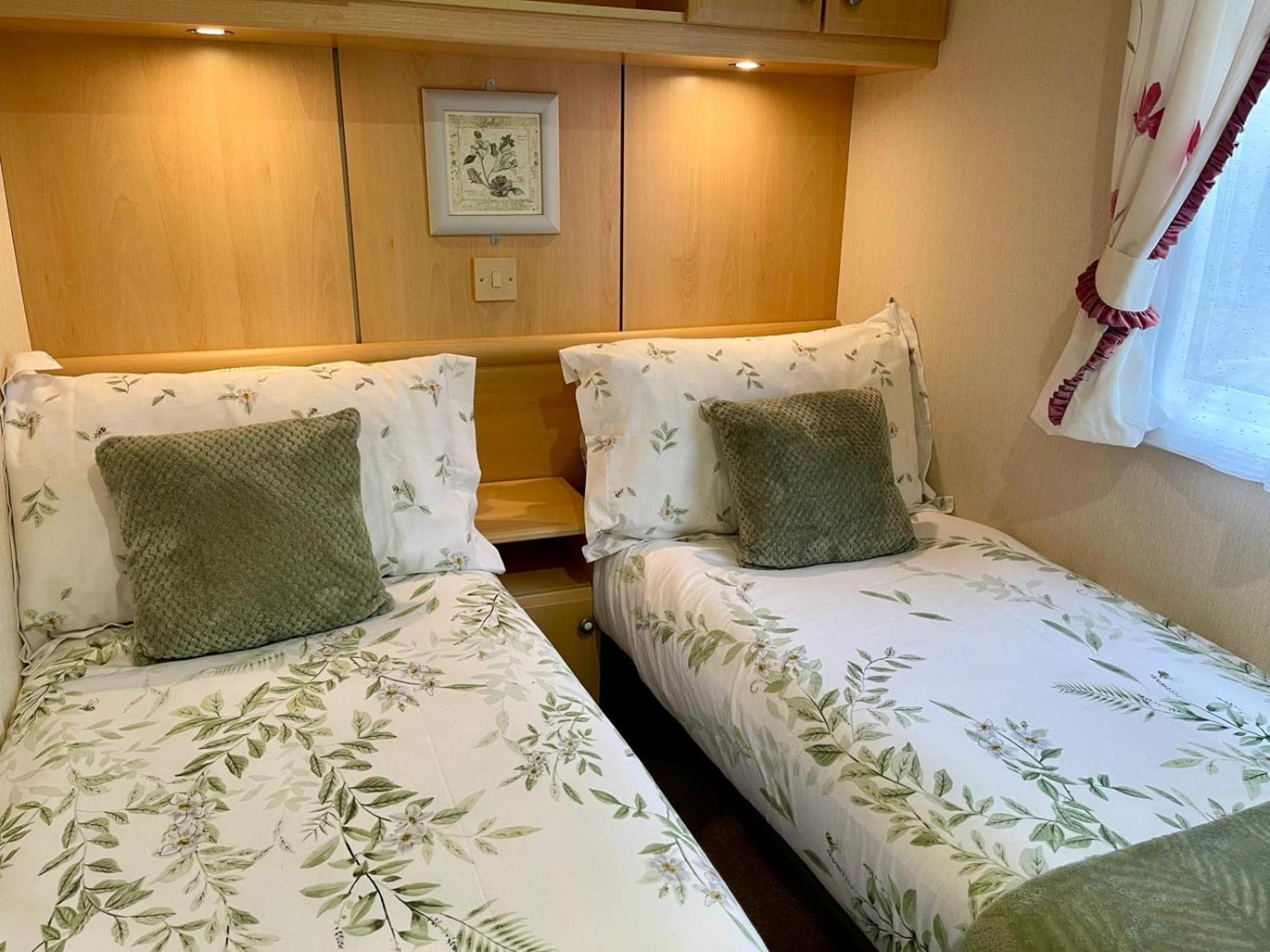 Severnside Boat And Caravan Park Gloucestershire - Caravan 1 Deerhurst Экстерьер фото