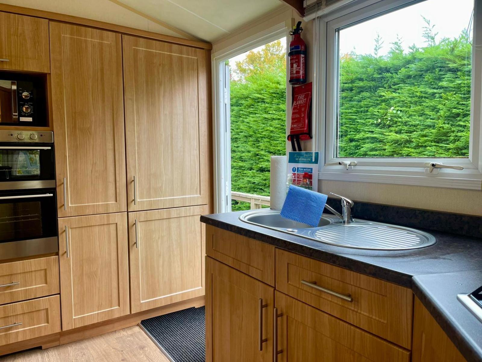 Severnside Boat And Caravan Park Gloucestershire - Caravan 1 Deerhurst Экстерьер фото