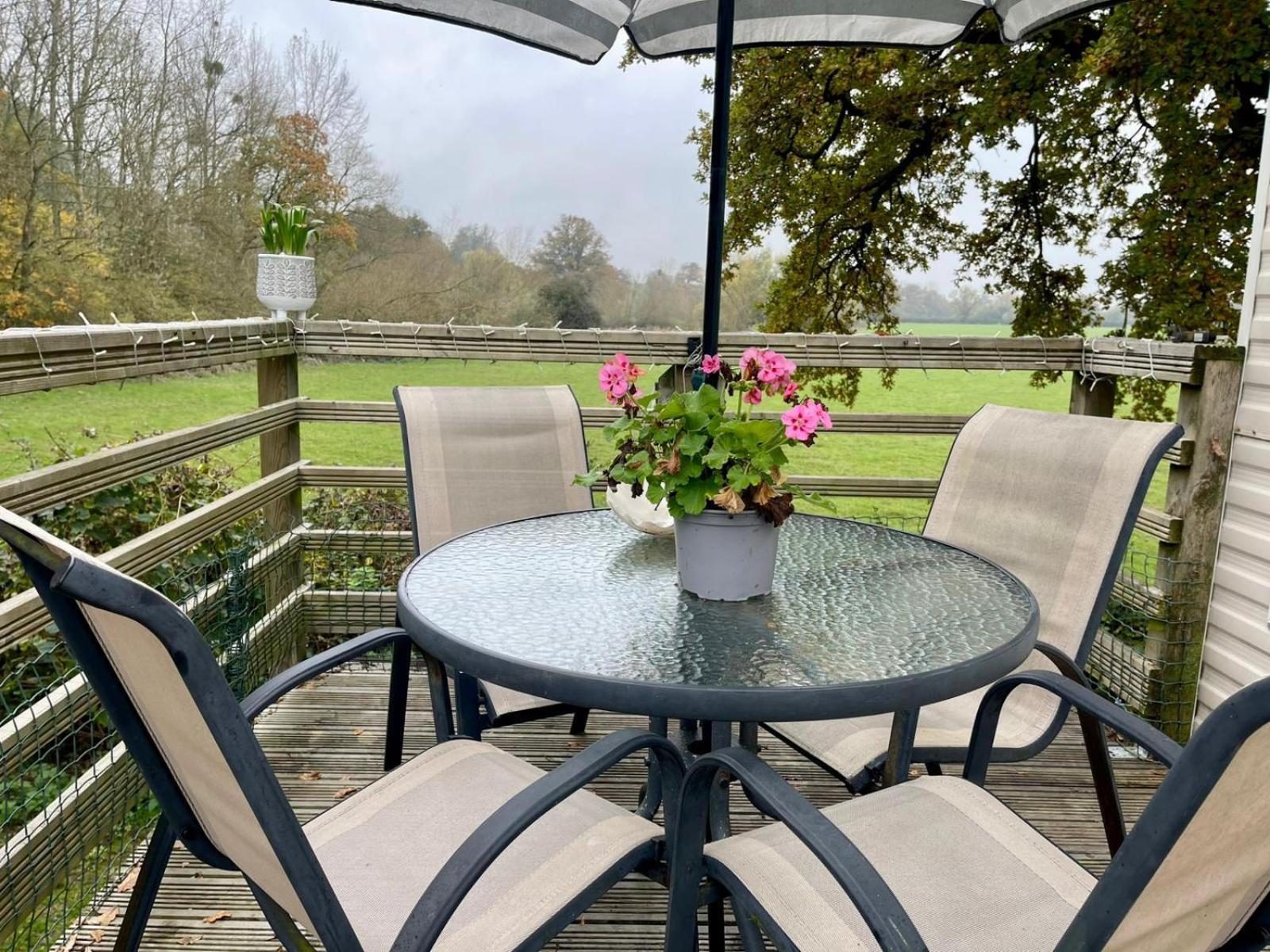 Severnside Boat And Caravan Park Gloucestershire - Caravan 1 Deerhurst Экстерьер фото